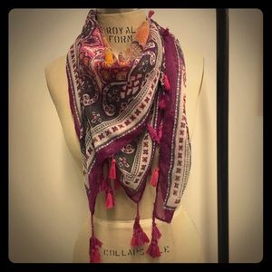 Scarf with tassels